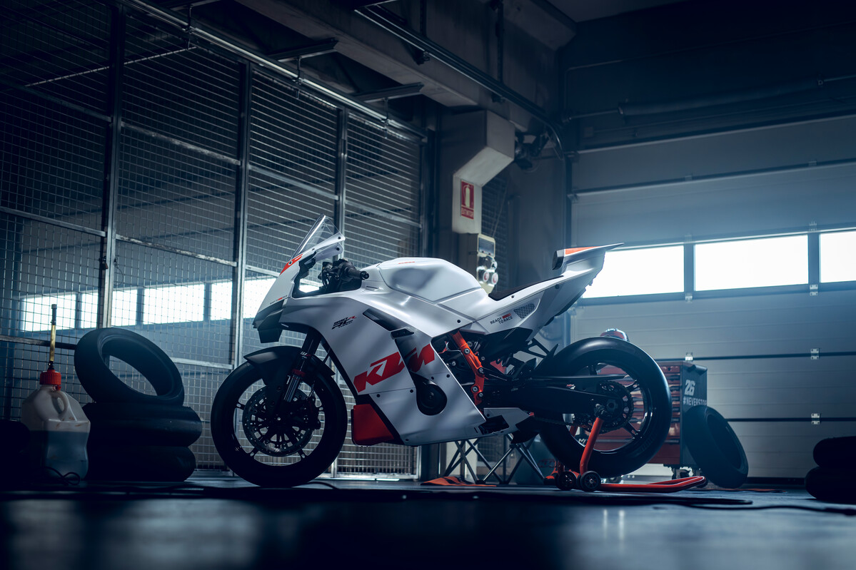 2026 KTM 990 RC R TRACK
