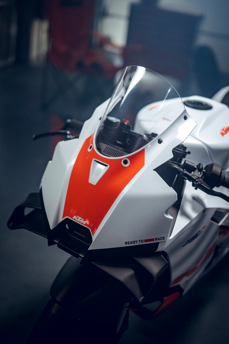 735443_MY26_KTM 990 RC R TRACK_PARTS_DETAILS _9_PARTS_DETAILS_PARTS_DETAILS