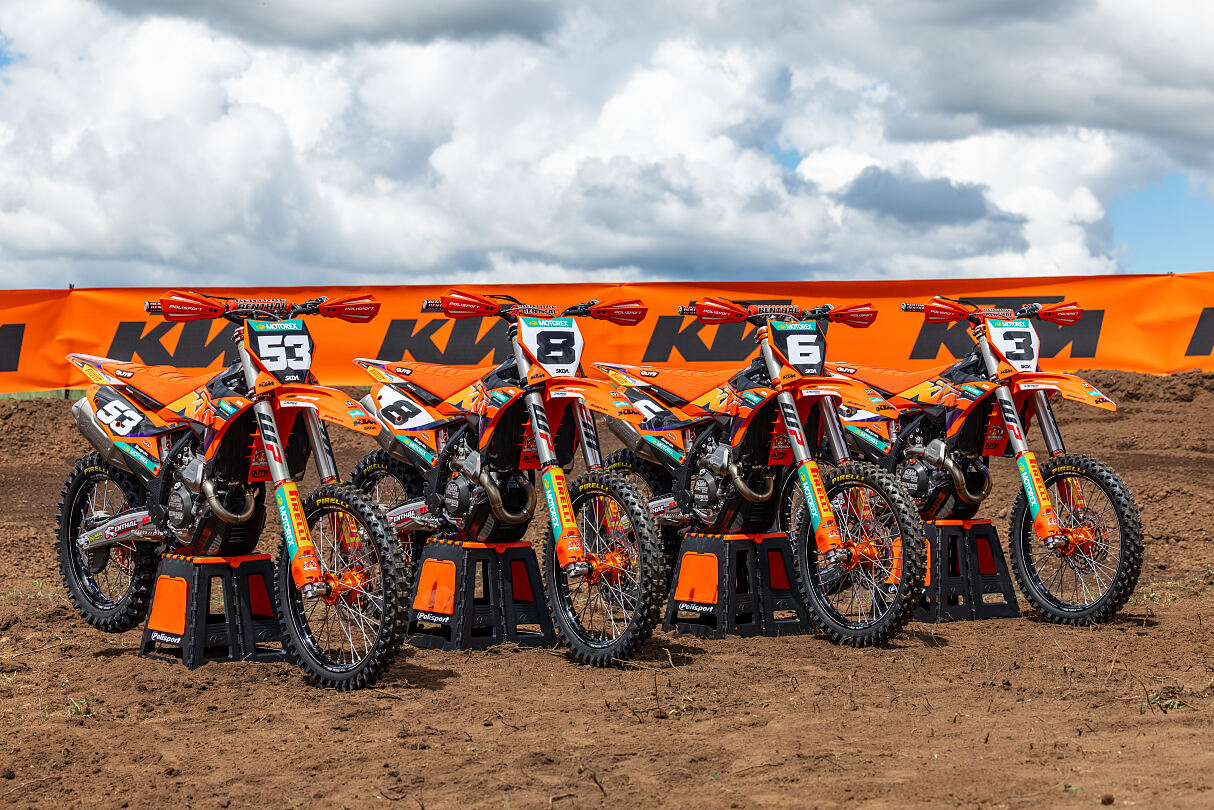 BIKES 02 - KTM RACING TEAM