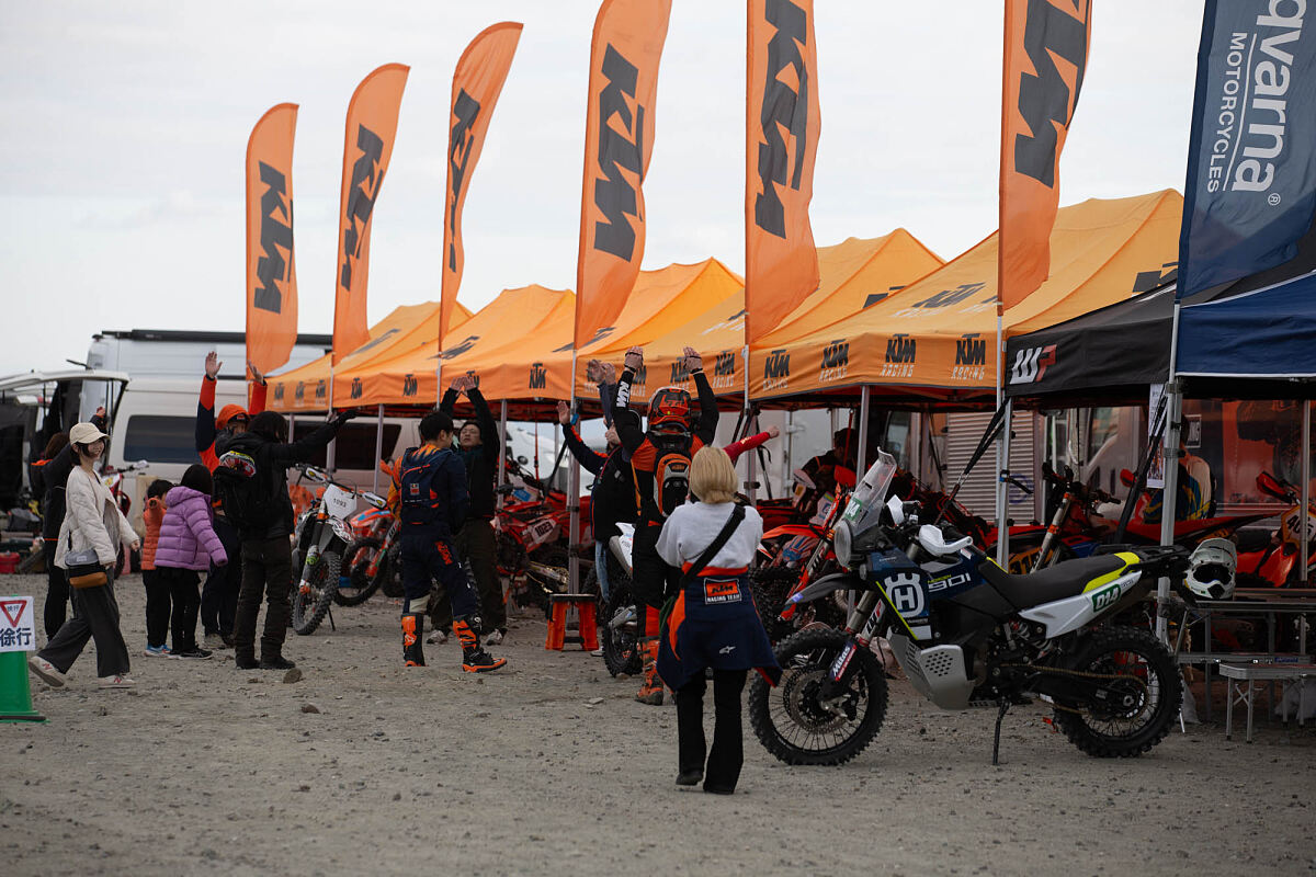 KTM  Husqvarna ライダーをサポートするホスピタリティ
