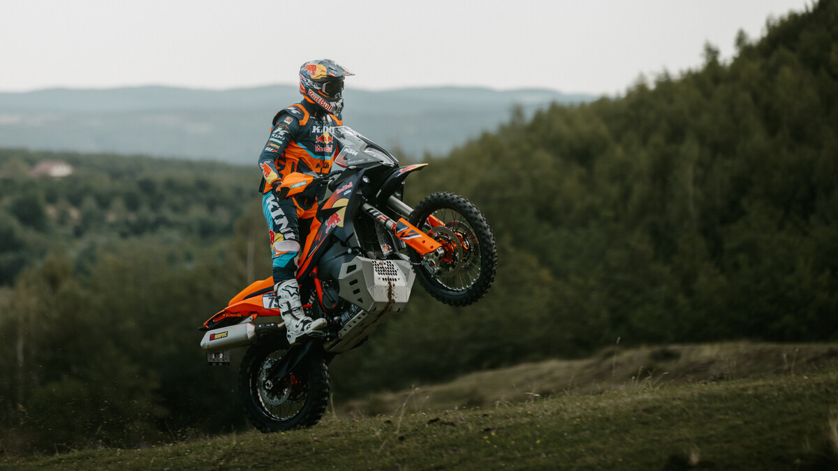 730782_2027 KTM 890 ADVENTURE R RALLY_KTM 890 ADVENTURE R RALLY_ACTION