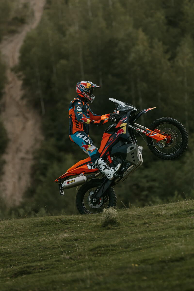 730783_2027 KTM 890 ADVENTURE R RALLY_KTM 890 ADVENTURE R RALLY_ACTION