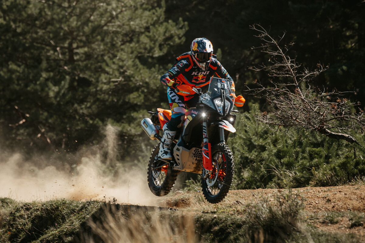 730780_2027 KTM 890 ADVENTURE R RALLY_KTM 890 ADVENTURE R RALLY_ACTION