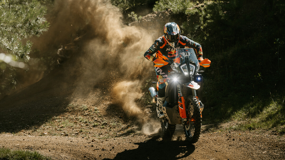 730777_2027 KTM 890 ADVENTURE R RALLY_KTM 890 ADVENTURE R RALLY_ACTION