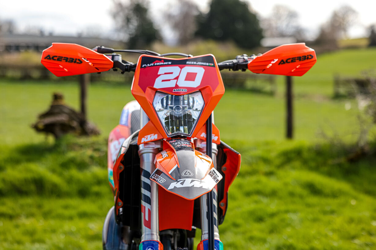 Jones_KTM 125 XC-W_front
