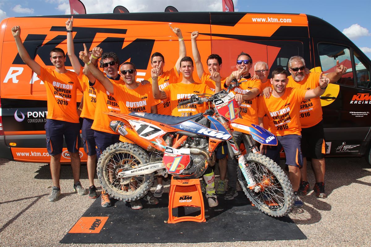 Celebrando el título de José Antonio Butrón - Campeón de España de MX1 