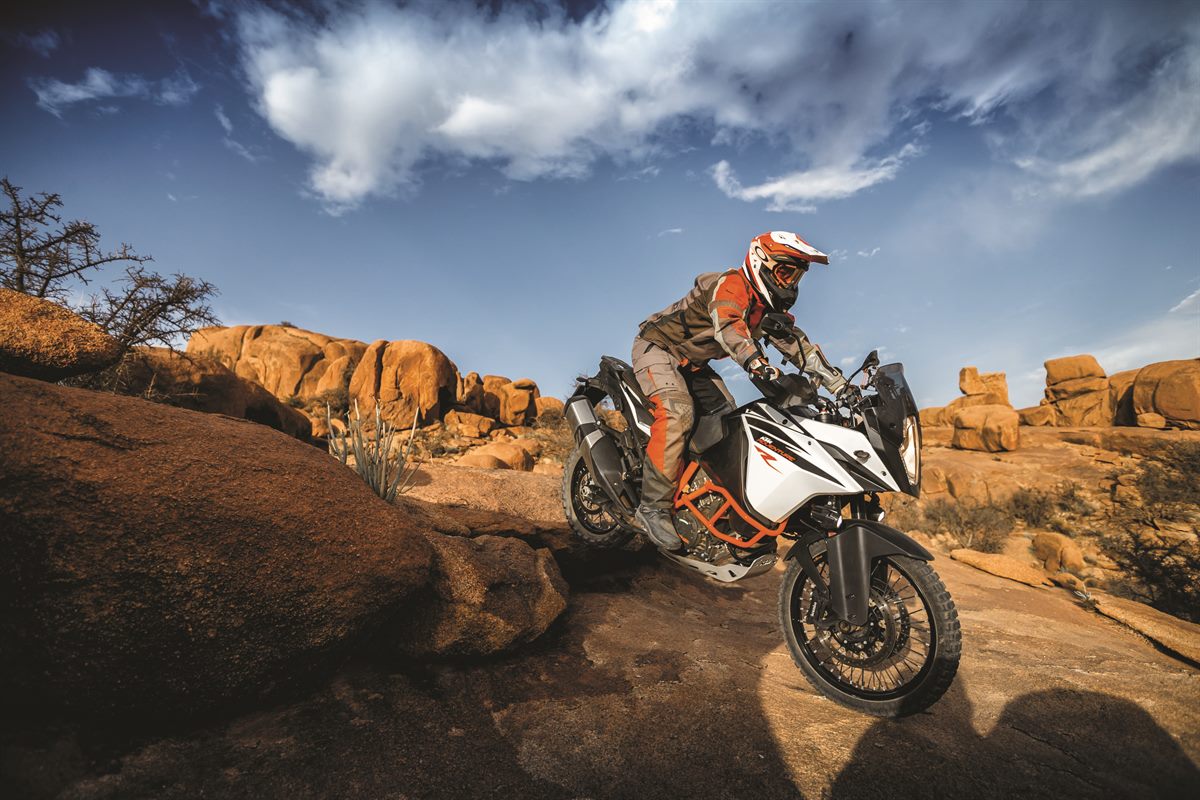 KTM 1090 ADVENTURE R_Action