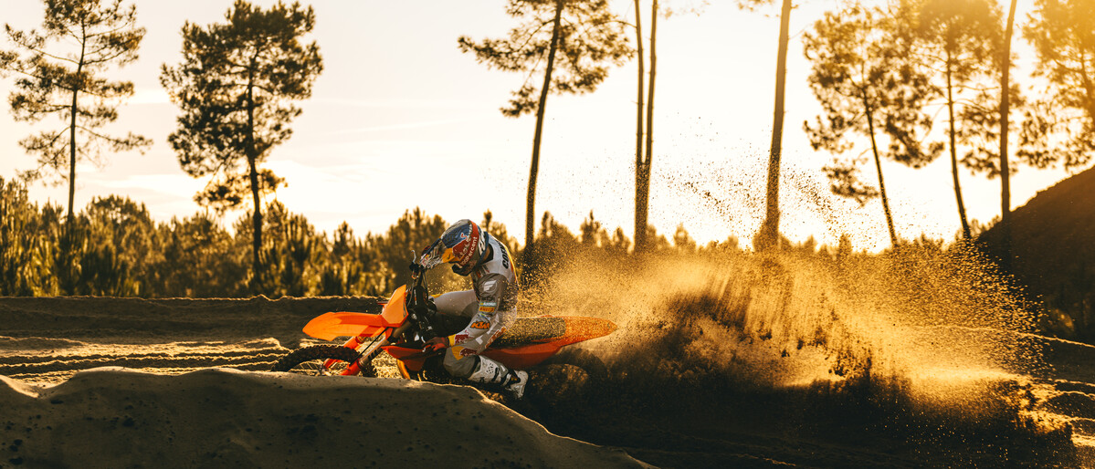 737836_MY27 KTM SX_SX-F Action_Action