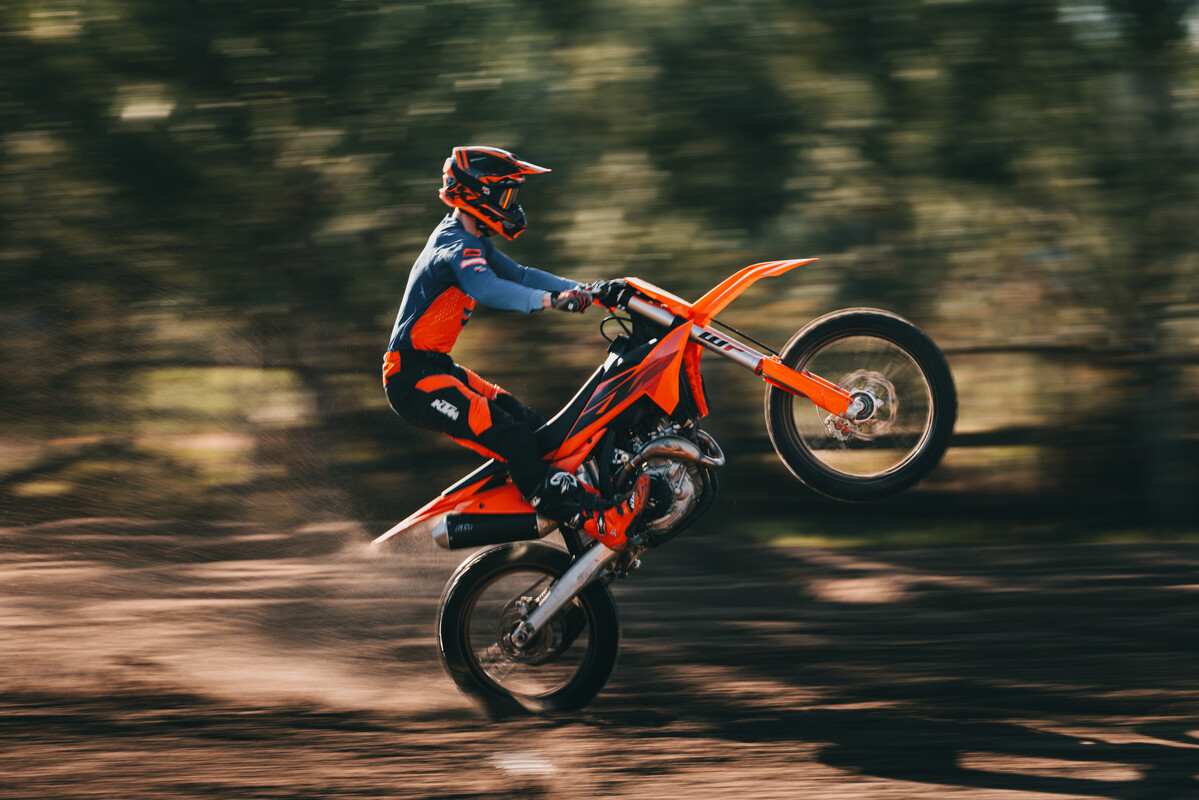 737826_MY27 KTM SX-F Action_Action