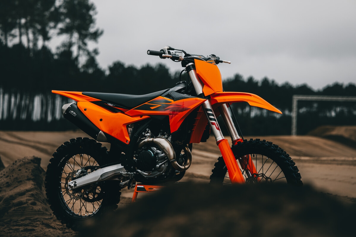 737689_MY27 KTM 450 SX-F Static_Static