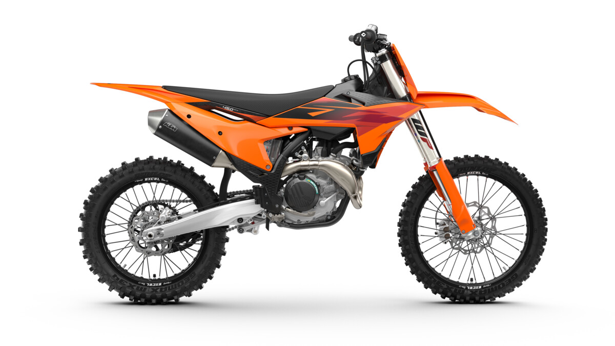 737592_MY27 KTM 450 SX-F-right-side-view_Studio_STUDIO