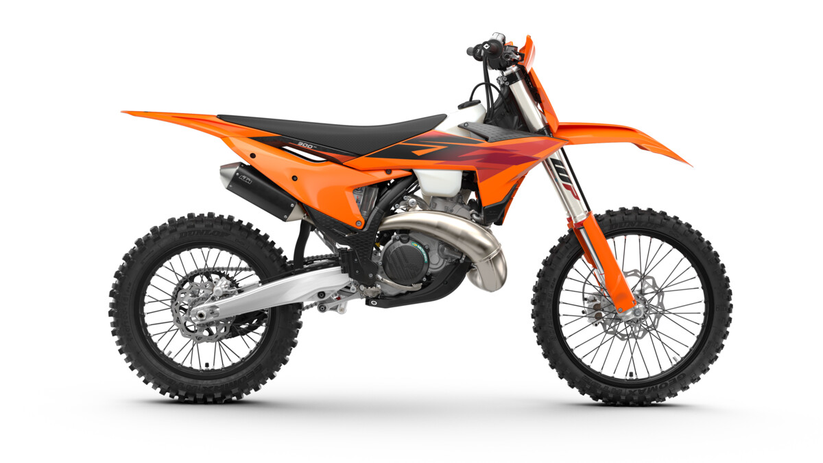 737619_MY27 KTM 300 XC-right-side-view_STUDIO