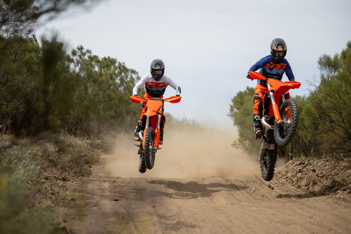 749626_2027 KTM 300 XC _ KTM 125 XC - Action_ACTION