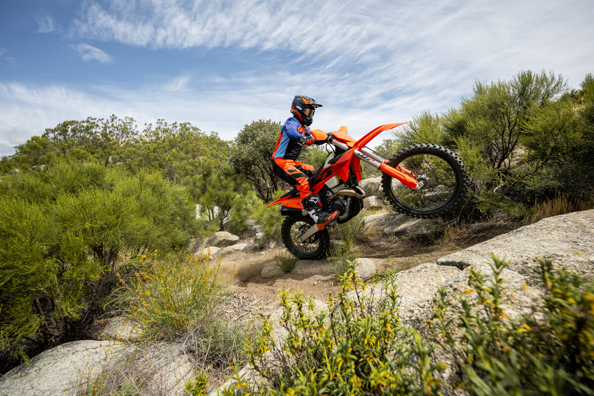 749302_2027 KTM 350 XC-F - Action_ACTION