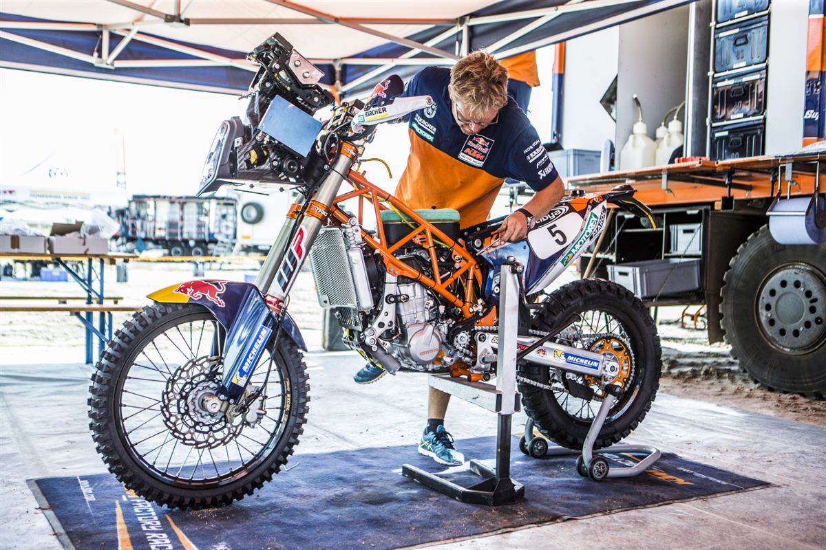 Mechanic Toby Price KTM 450 RALLY Bivouac 2016
