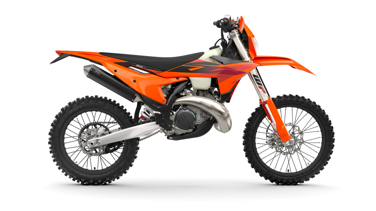 737634_MY27 KTM 300 XC-W-US_right-side-view_XC-W