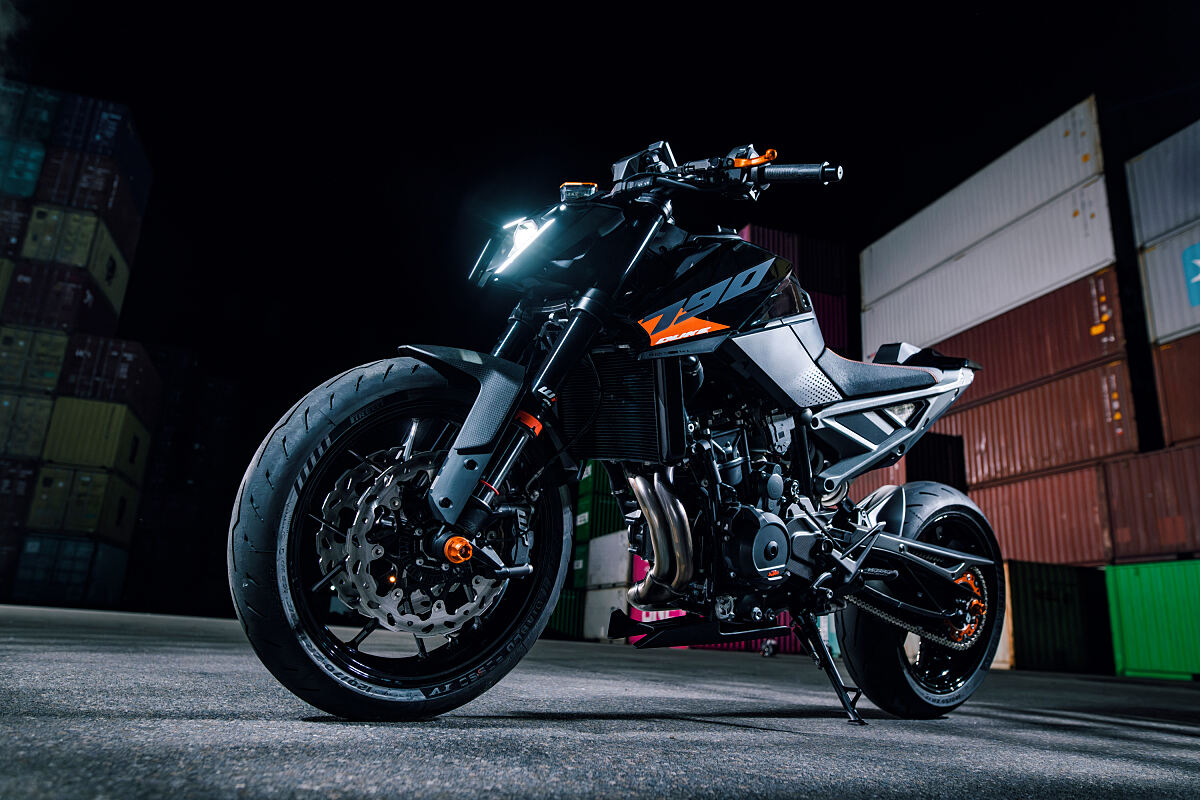 MY27 KTM 790 DUKE_7