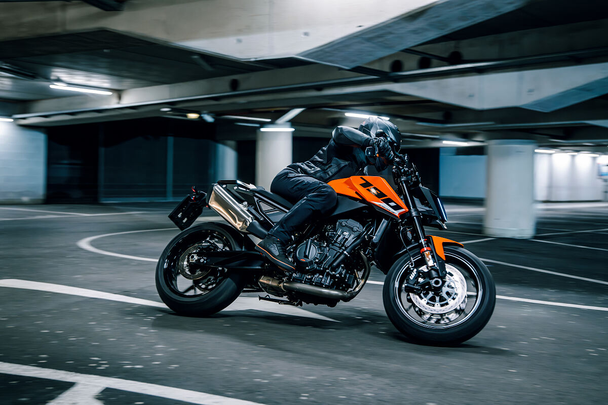 MY27 KTM 790 DUKE_2