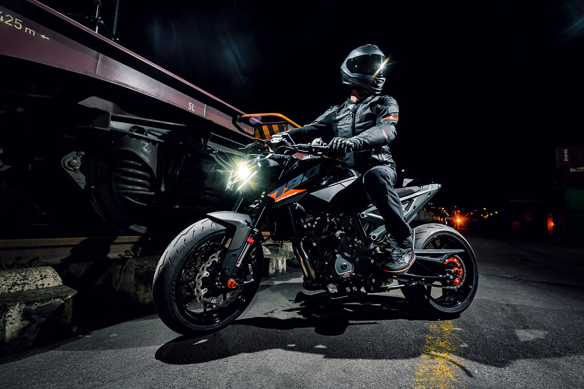 MY27 KTM 790 DUKE_13