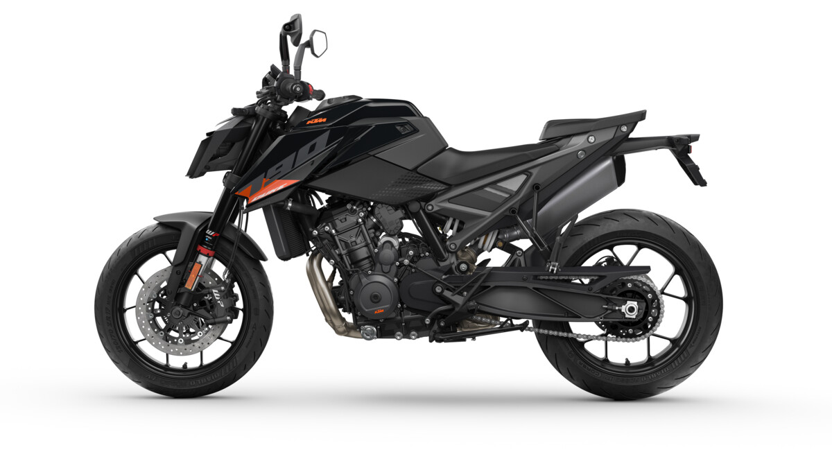 752487_MY27_KTM 790 DUKE STUDIO _EUROPE_ GLOBAL_Studio