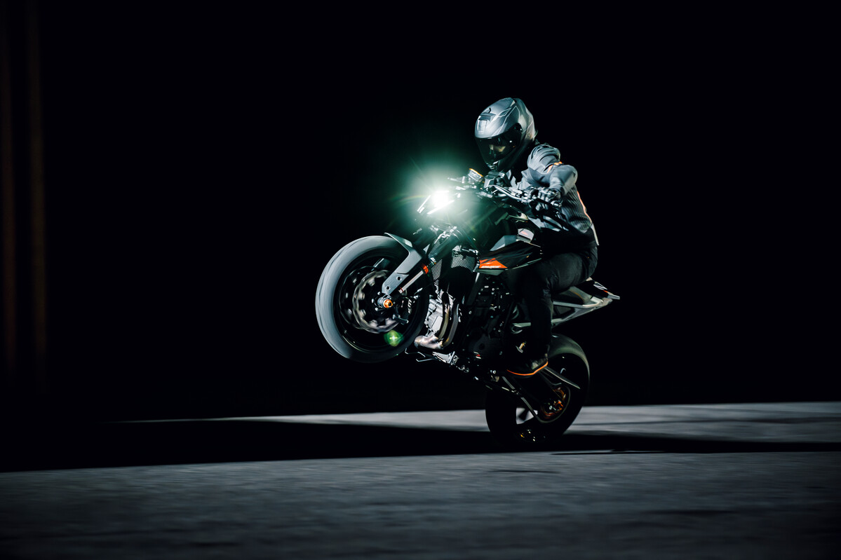 753278_MY27_KTM 790 DUKE ACTION_EUROPE_ GLOBAL