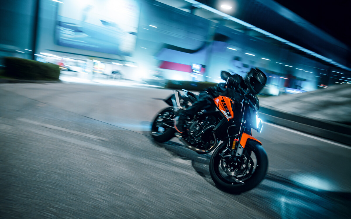 753702_MY27_KTM 790 DUKE ACTION_EUROPE_ GLOBAL