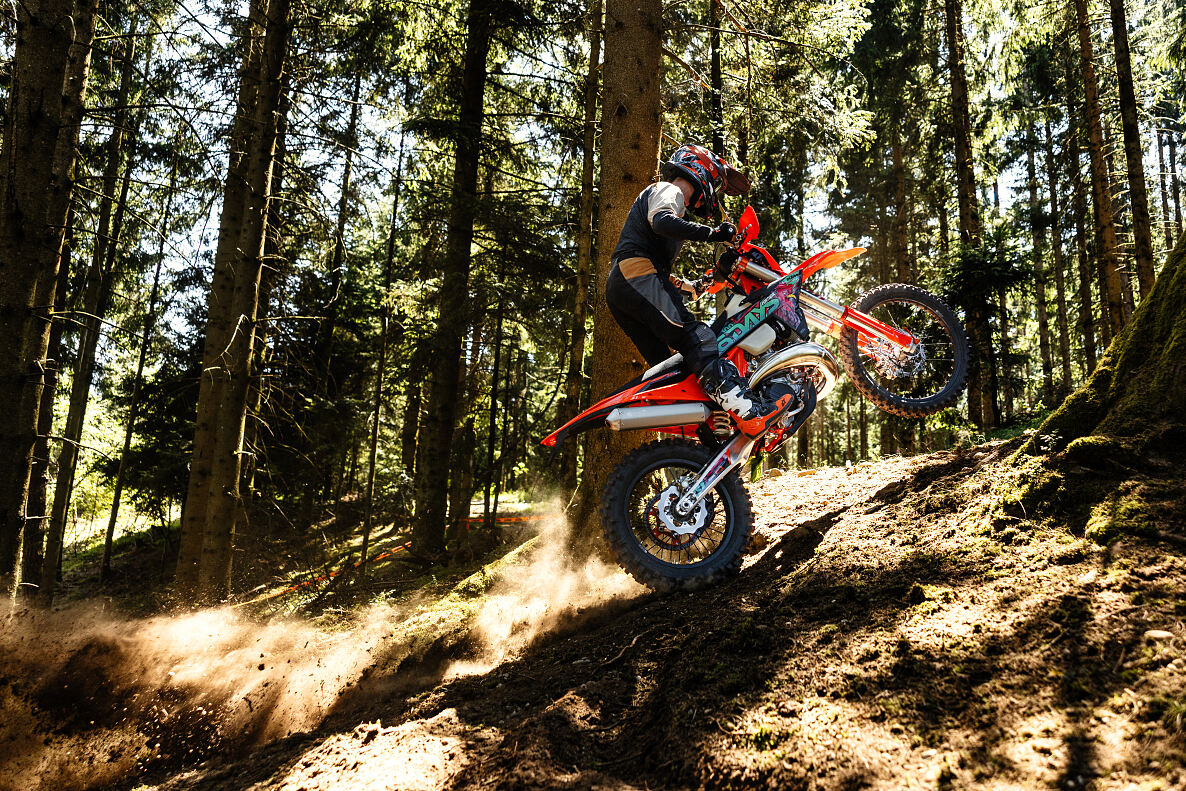 2027 KTM EXC 6DAYS Range_01