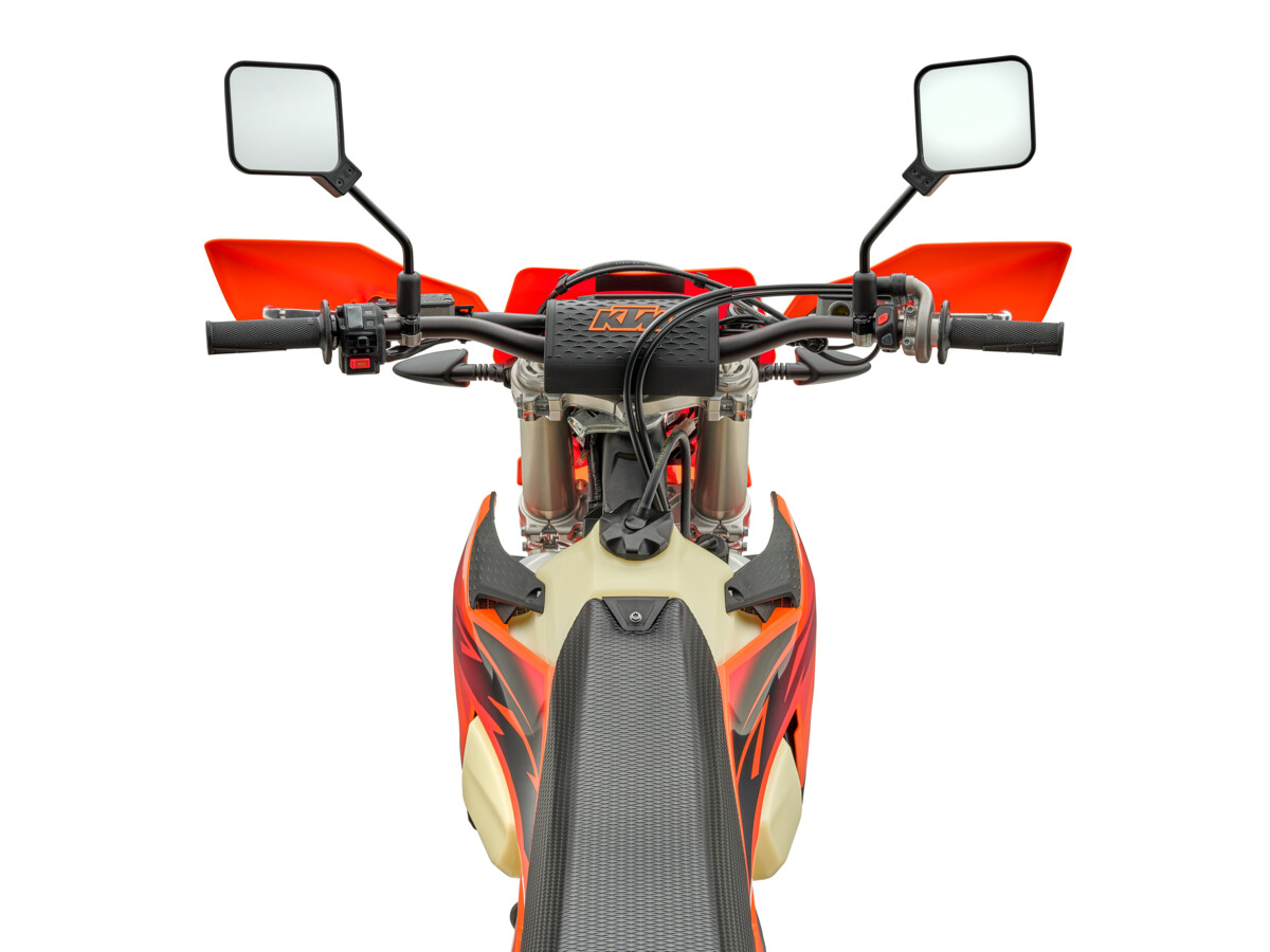 756266_MY27 KTM 500 EXC-F Full width of the handlebar_EXC