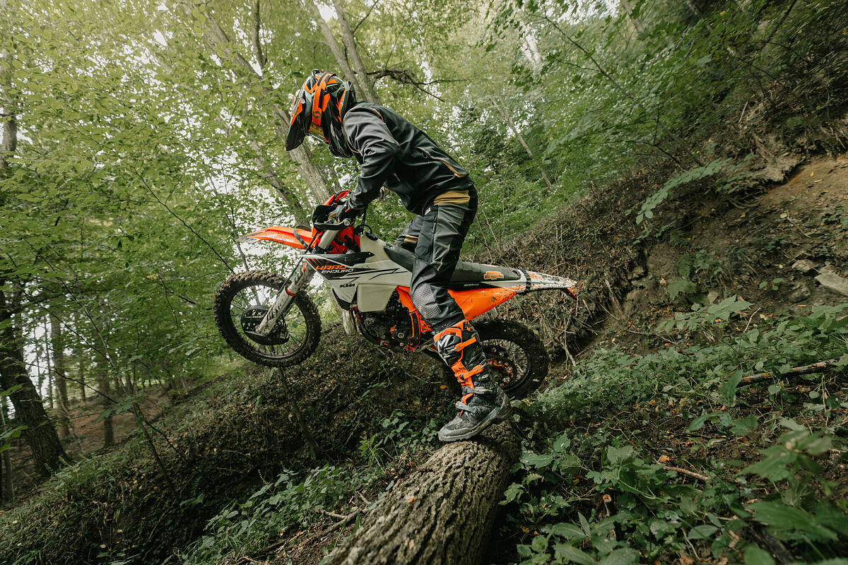 719800_MY26 KTM 300 EXC HARDENDURO_ Action _KTM EXC 300 HARDENDURO
