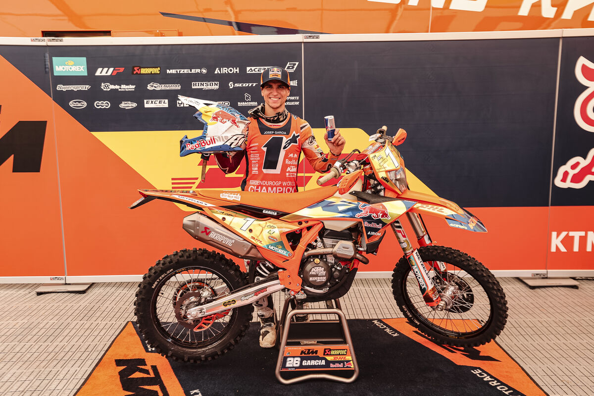 Red Bull KTM Factory Racing Team仕様の KTM 250 EXC-F