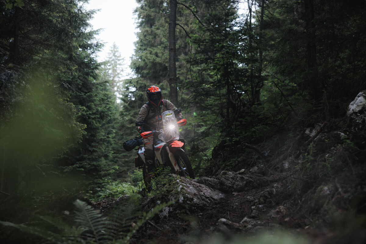 763046_MY27 KTM 690 RALLY_ACTION_CAT A