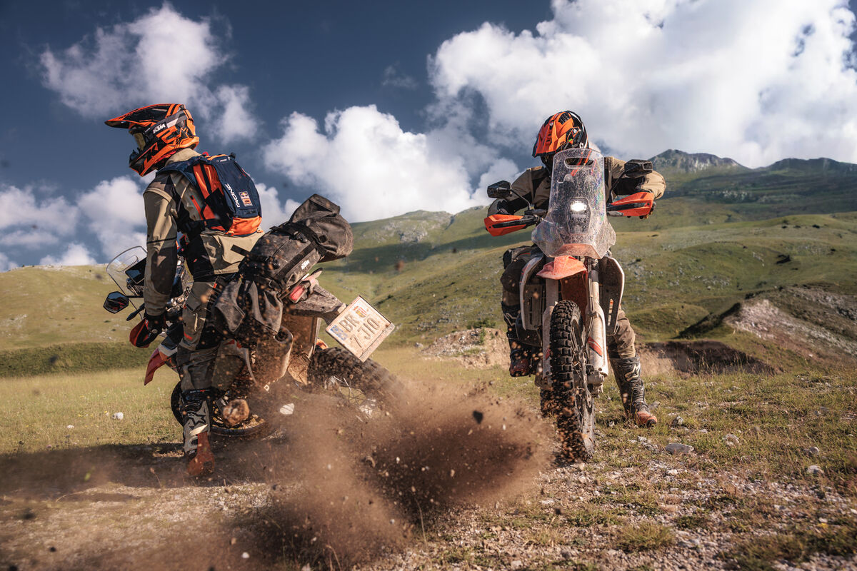763038_MY27 KTM 690 RALLY_ACTION_CAT A