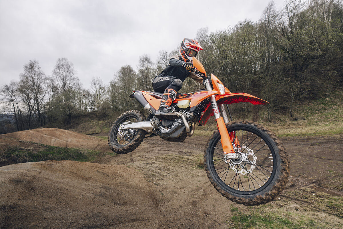748626_MY27 KTM EXC-F Range - Action_EXC Range_EUROPE _ GLOBAL (1)