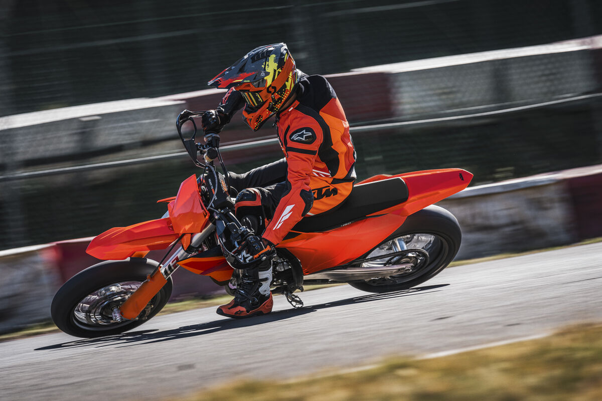 759834_MY27_KTM 450 SMR_ACTION_ACTION_ACTION