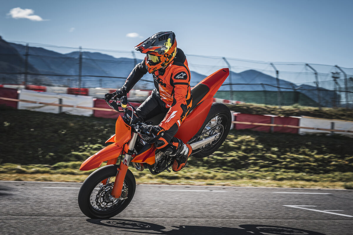759833_MY27_KTM 450 SMR_ACTION_ACTION_ACTION