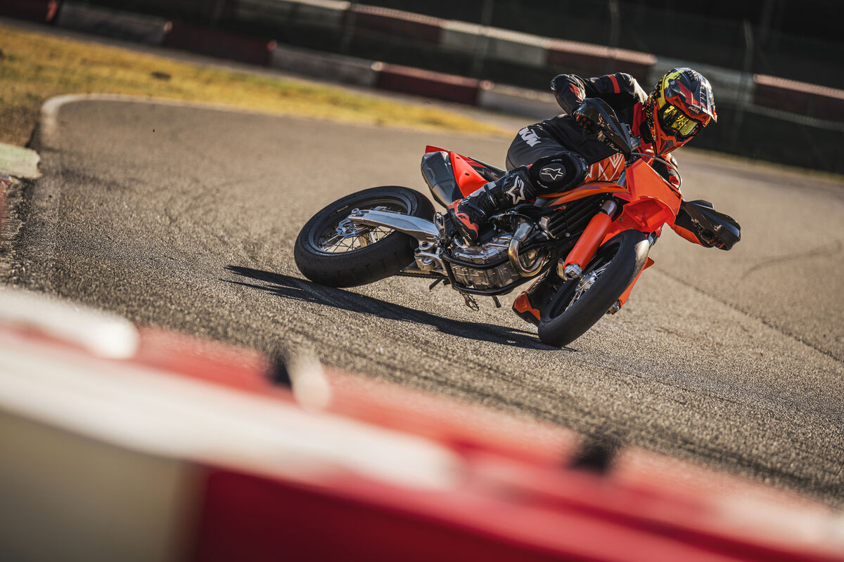 759832_MY27_KTM 450 SMR_ACTION_ACTION_ACTION