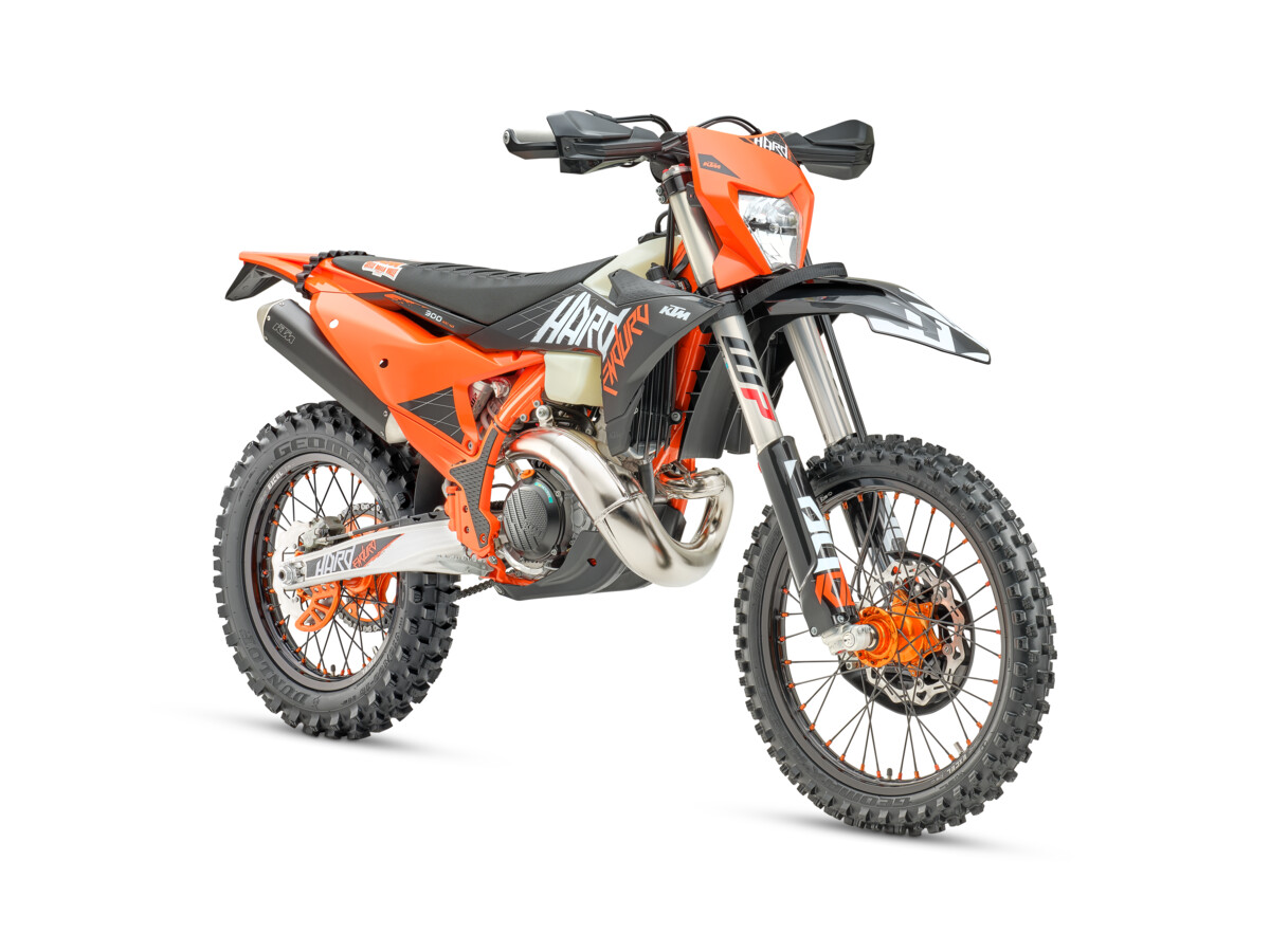 756279_MY27 KTM 300 XC-W 45_Front_Right_HARDENDURO