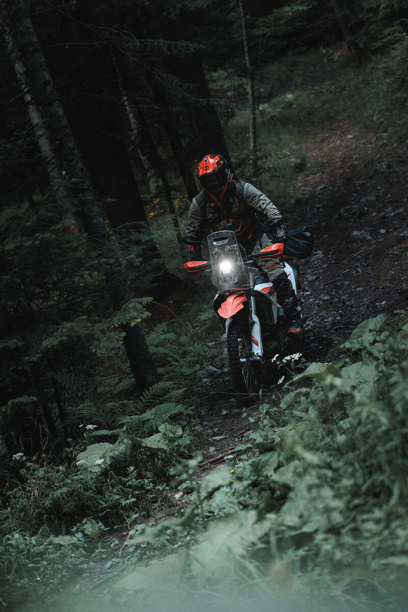 763020_MY27 KTM 690 RALLY_ACTION_CAT A