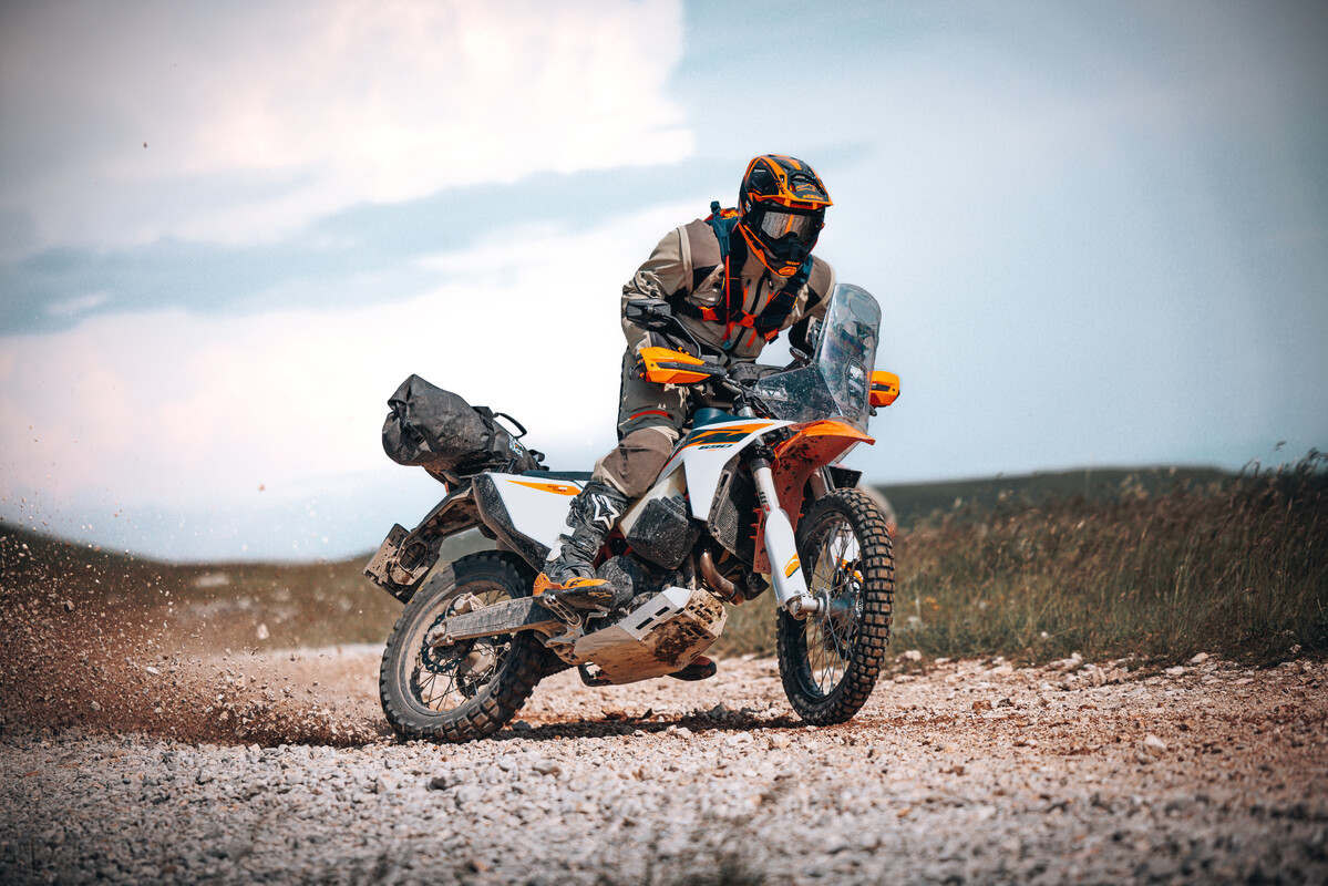 763040_MY27 KTM 690 RALLY_ACTION_CAT A