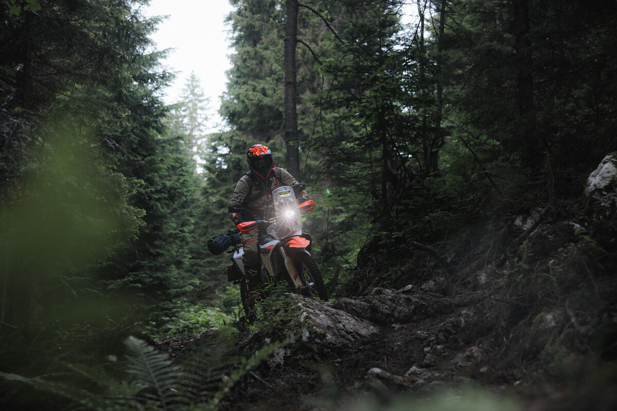 763046_MY27 KTM 690 RALLY_ACTION_CAT A_ACTION