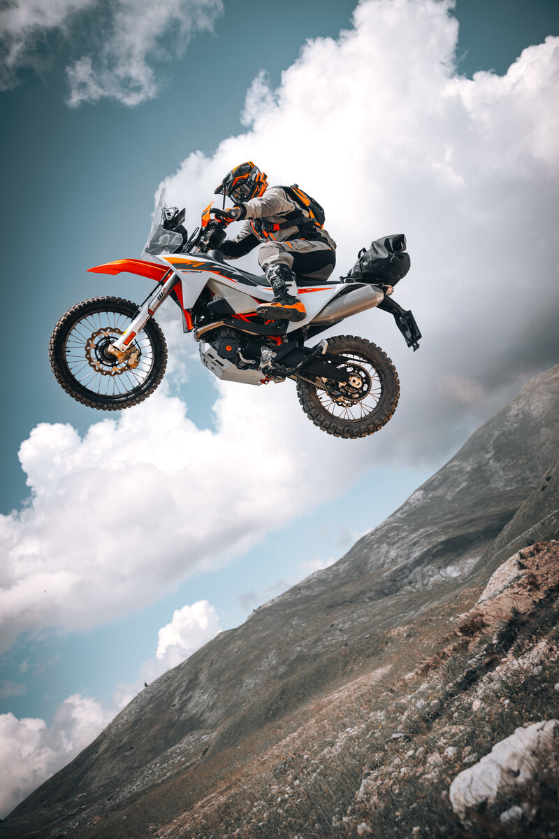 763055_MY27 KTM 690 RALLY_ACTION_CAT A
