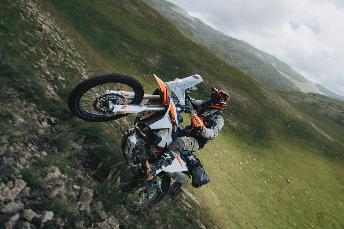 763009_MY27 KTM 690 RALLY_ACTION_CAT A