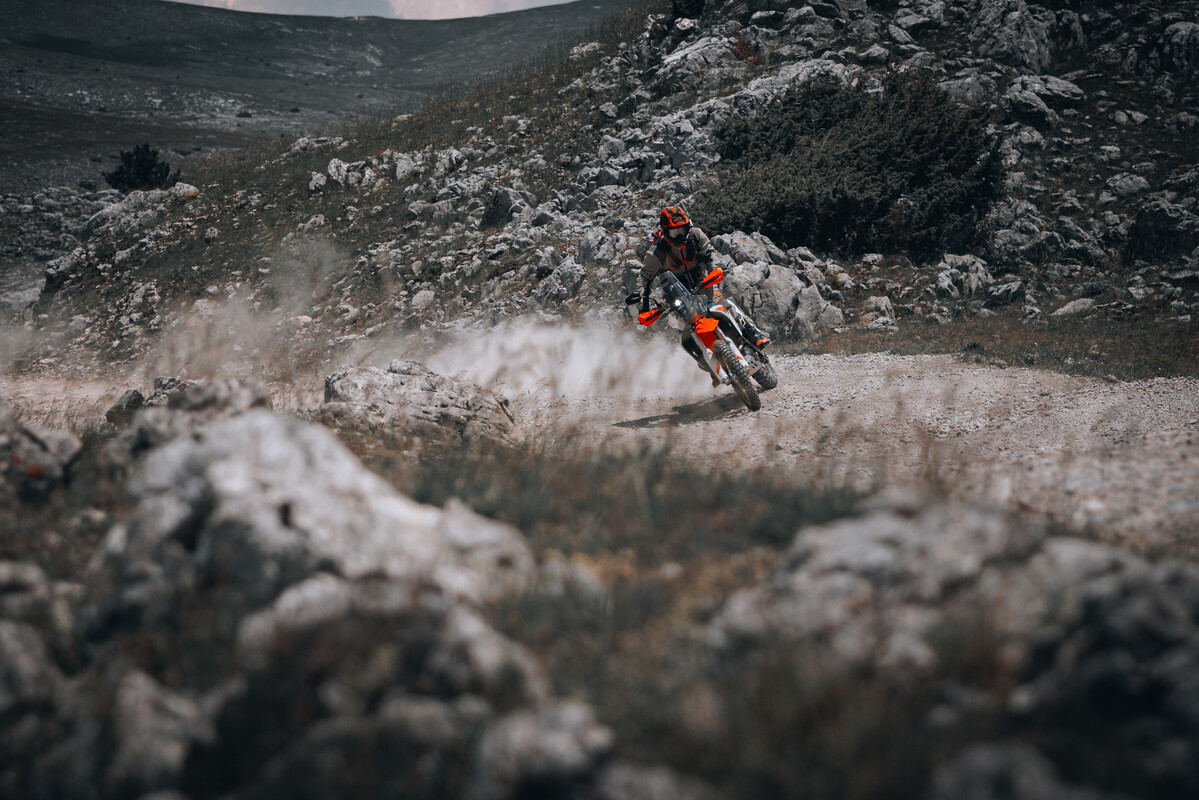 763011_MY27 KTM 690 RALLY_ACTION_CAT A_ACTION
