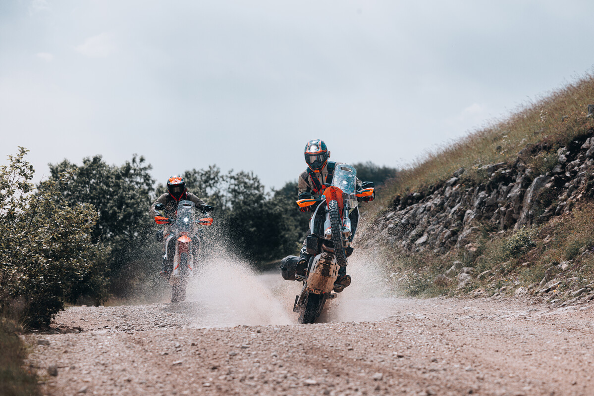 763034_MY27 KTM 690 RALLY_ACTION_CAT A