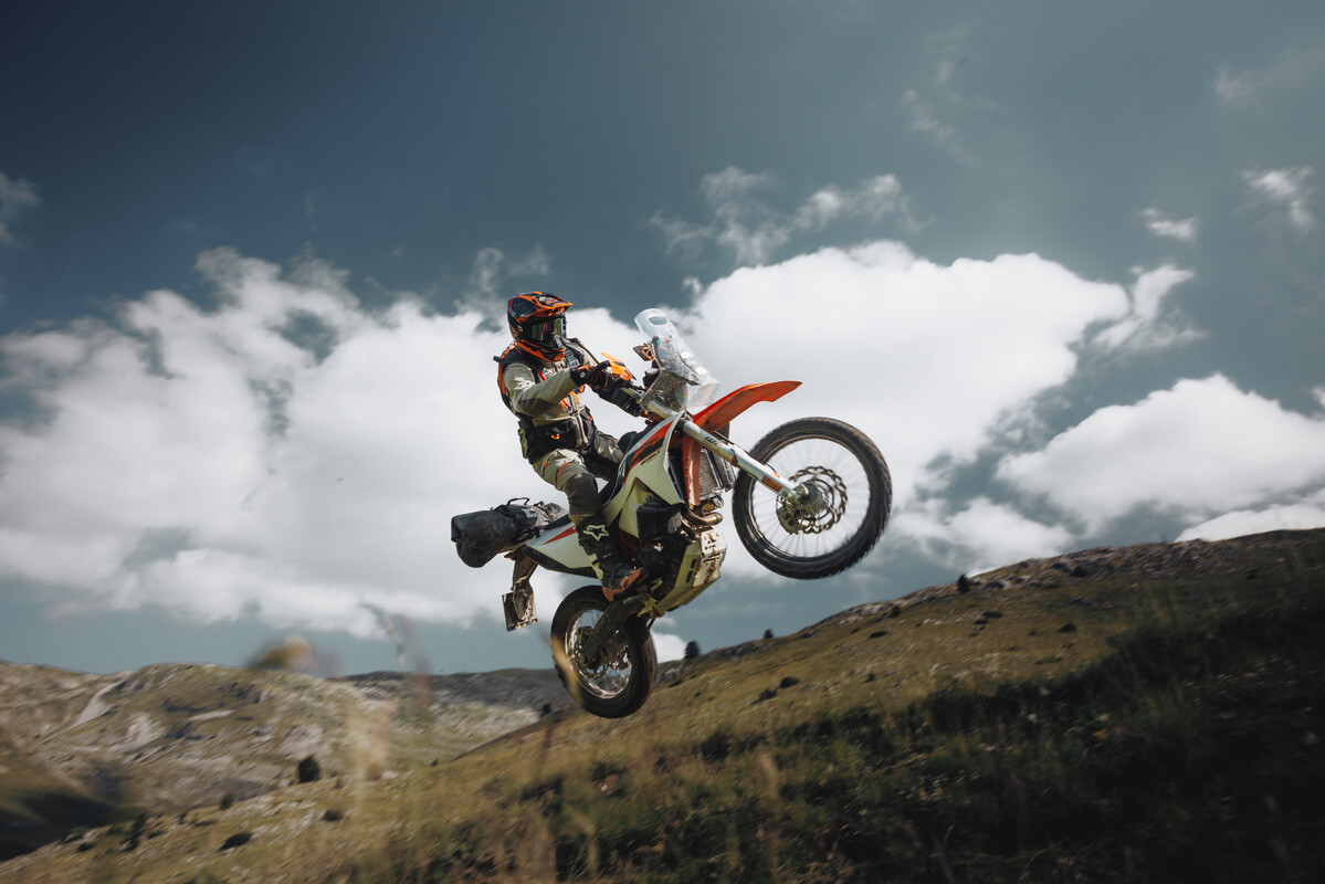 763058_MY27 KTM 690 RALLY_ACTION_CAT A