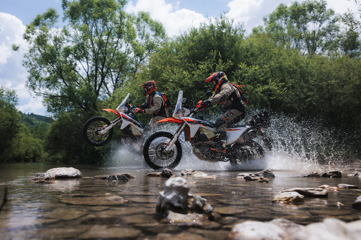 MY27 KTM 690 RALLY_ACTION