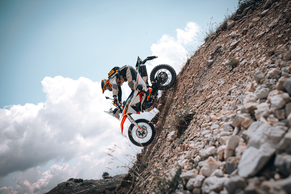 763065_MY27 KTM 690 RALLY_ACTION_CAT A