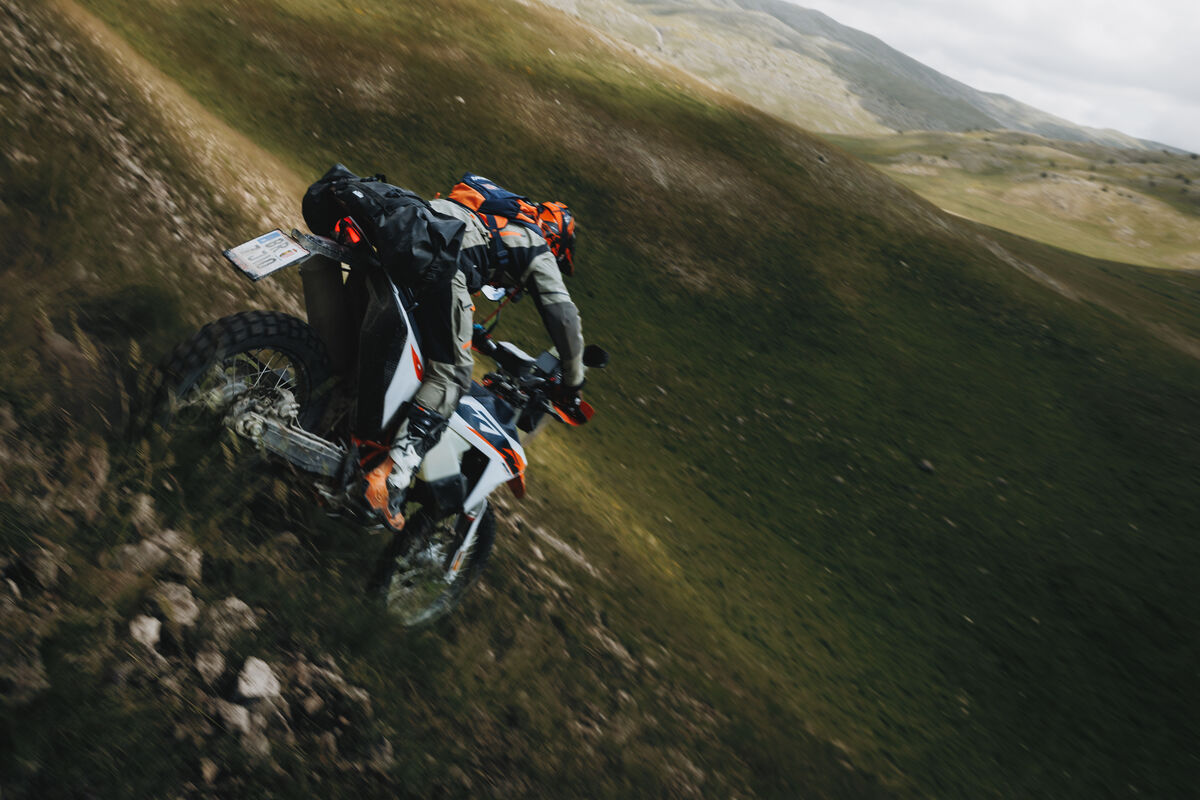 763013_MY27 KTM 690 RALLY_ACTION_CAT A