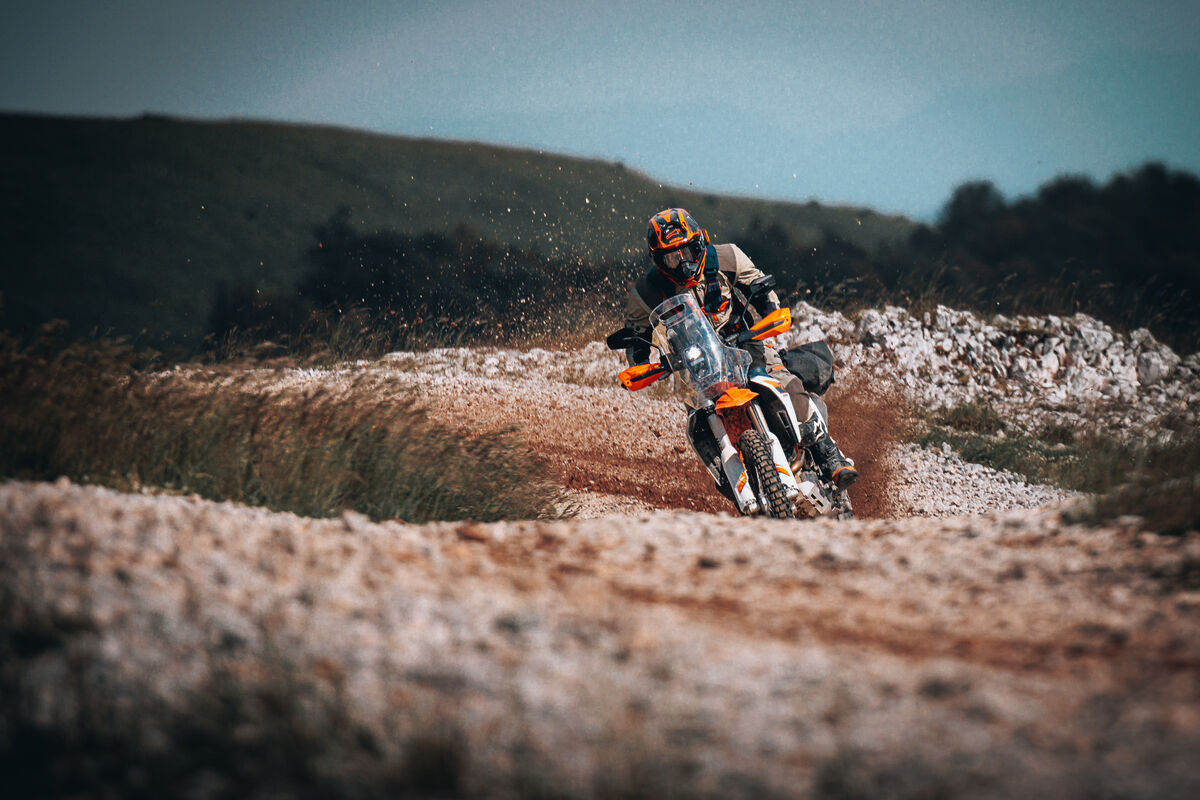 763014_MY27 KTM 690 RALLY_ACTION_CAT A
