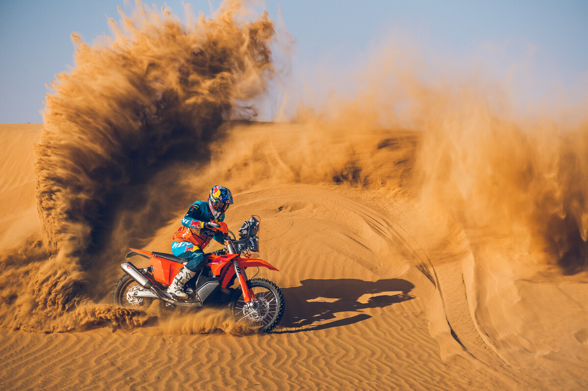 741532_MY27_KTM 450 RALLY REPLICA_ACTION_EDGAR CANET_ACTION_EDGAR CANET